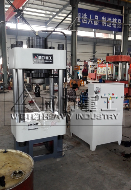 100噸兩梁四柱液壓（yā）機(YW31-100T)二梁四（sì）柱液壓（yā）機