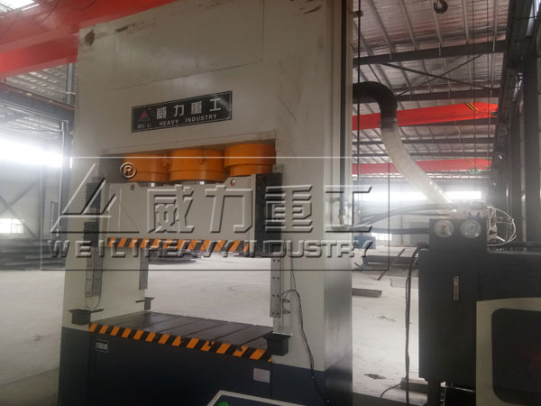 船舶專用龍門(mén)液壓機防火液壓油的使用