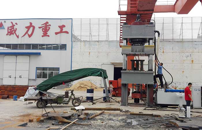1500噸三梁四（sì）柱液壓機