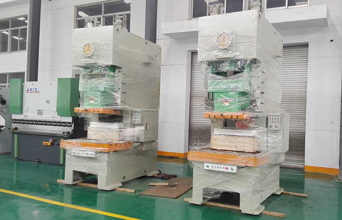 125噸鋼板氣（qì）動衝床JF21-125T