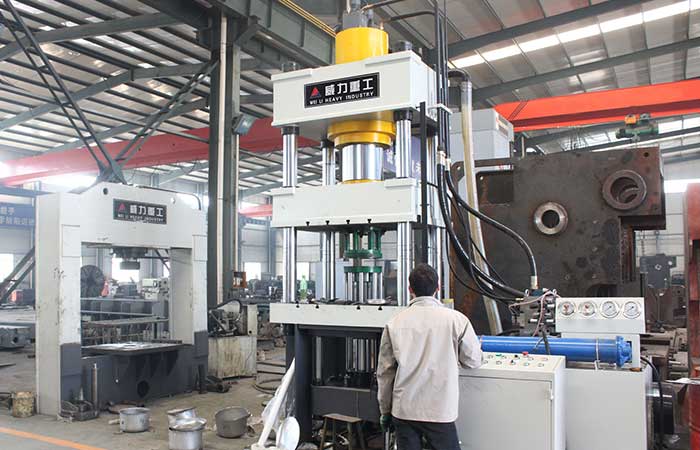 315噸單（dān）動薄（báo）板拉伸液壓機