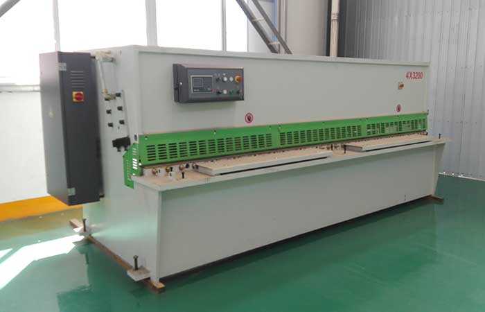 QC11Y-30×2500液壓剪（jiǎn）板（bǎn）機，30個厚液壓閘（zhá）式剪板機