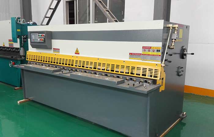 QC11Y-12×4000液壓剪（jiǎn）板機,12個厚4米液壓閘式剪板機