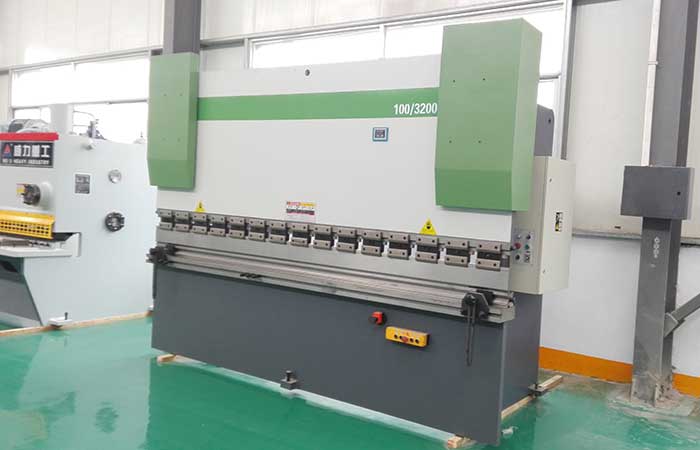 WC67Y-200T/3200液（yè）壓折彎機,200噸3米（mǐ）2液壓數控折彎機