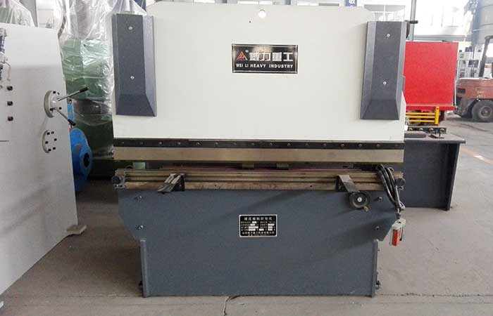 WC67Y-30T/1600數控液壓折彎機,30噸1米6液壓（yā）折彎機