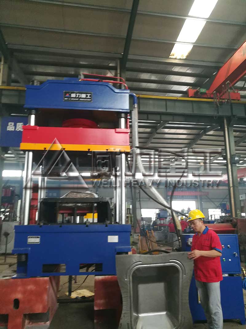 315噸灰鬥車液壓機