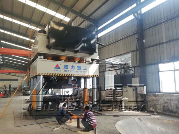 封(fēng)頭液壓機