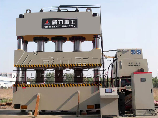 四（sì）柱三梁（liáng）液壓機（jī）