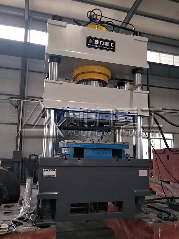 400t四柱液壓（yā）機