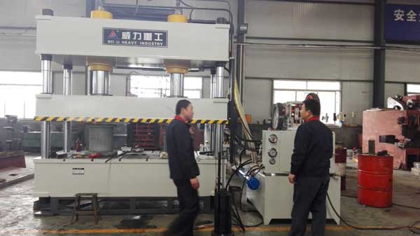 紙（zhǐ）張壓花液壓機調試