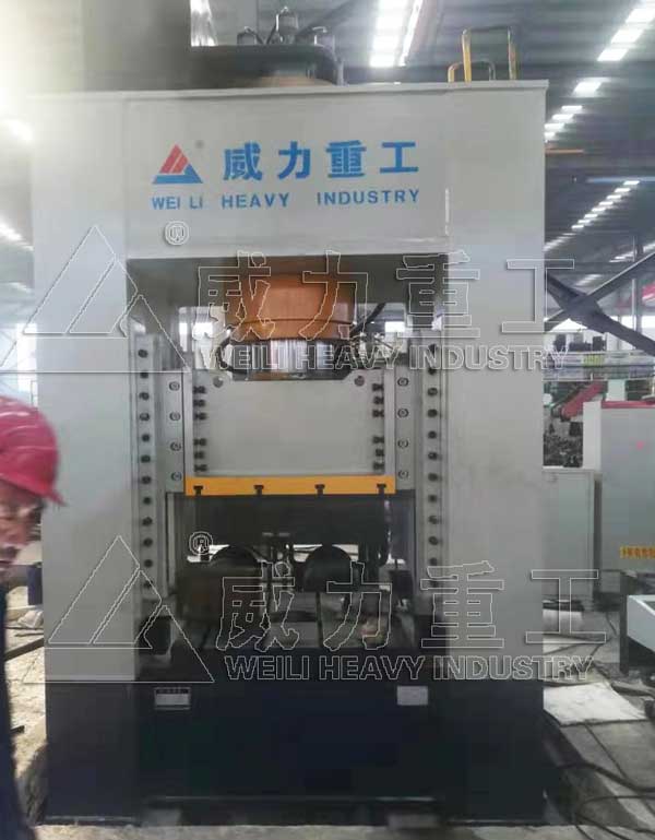 汽車（chē）萬向節軸承座液壓機