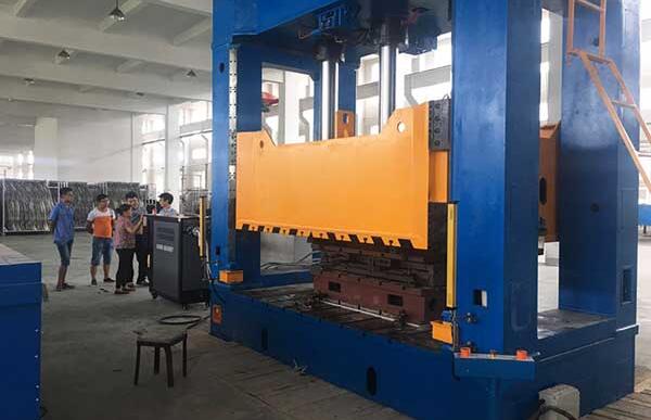 汽（qì）車門內襯拉伸成型液壓（yā）機
