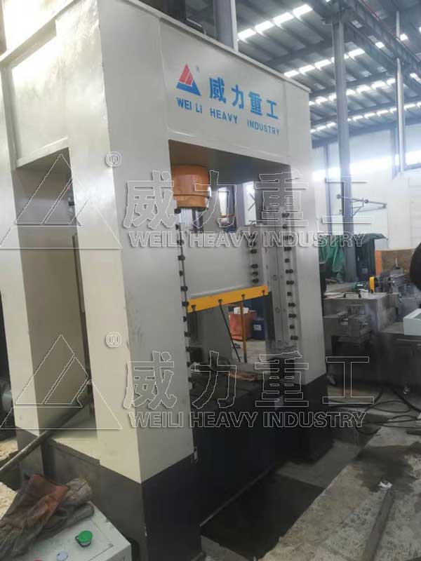 十字軸萬（wàn）向節擠壓成型液壓機