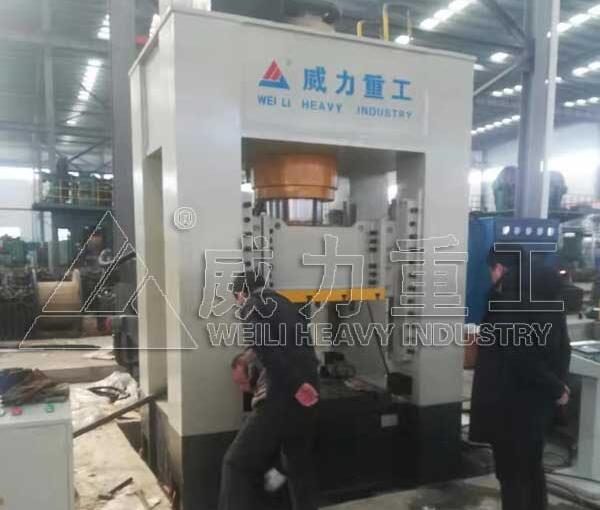 十字軸萬向節擠（jǐ）壓成型液壓機