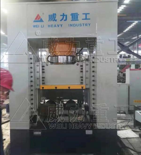 十字軸萬向節擠壓成（chéng）型液壓機