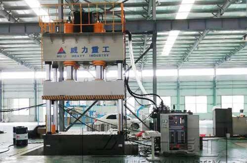 玻璃鋼汽車（chē）保險杠（gàng）液壓機