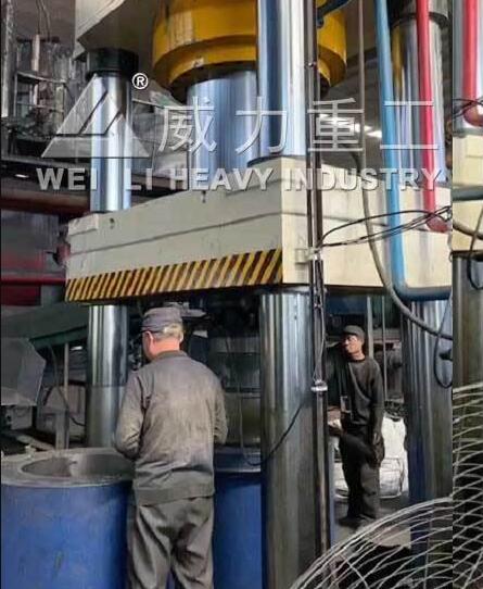 石墨碳素坩堝液壓機,雙工位坩（gān）堝成型液壓機