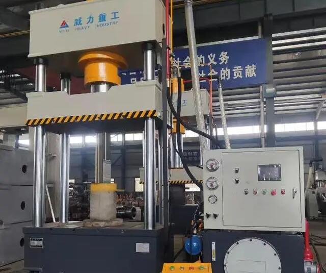 健身（shēn）壺鈴拉伸成型液壓機